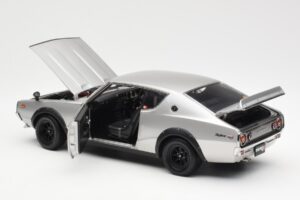 Nissan Skyline 2000 GT-R KPGC110 Silber Kyosho 1:18 08255S Metall — Bild 5 von 8