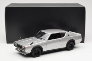 Nissan Skyline 2000 GT-R KPGC110 Silber Kyosho 1:18 08255S Metall — Bild 8 von 8