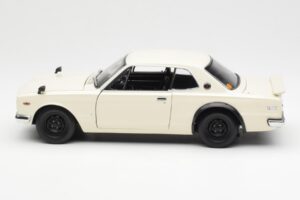 Nissan Skyline 2000 GT-R KPGC110 Weiß Kyosho 1:18 08127W Metall — Bild 4 von 8