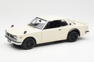 Nissan Skyline 2000 GT-R KPGC110 Weiß Kyosho 1:18 08127W Metall