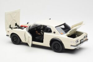 Nissan Skyline 2000 GT-R KPGC110 Weiß Kyosho 1:18 08127W Metall — Bild 5 von 8
