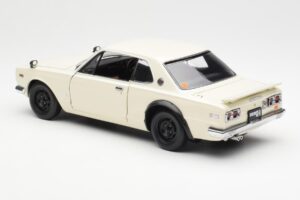 Nissan Skyline 2000 GT-R KPGC110 Weiß Kyosho 1:18 08127W Metall — Bild 7 von 8