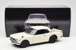 Nissan Skyline 2000 GT-R KPGC110 Weiß Kyosho 1:18 08127W Metall — Bild 8 von 8