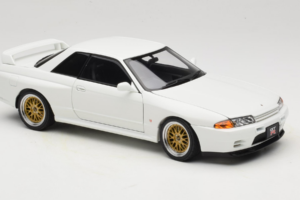 Nissan Skyline GT-R R32 V-Spec II Tuned Crystal White AUTOart 1:18 77416 Metall — Bild 6 von 8