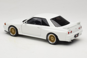 Nissan Skyline GT-R R32 V-Spec II Tuned Crystal White AUTOart 1:18 77416 Metall — Bild 7 von 8