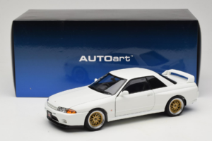 Nissan Skyline GT-R R32 V-Spec II Tuned Crystal White AUTOart 1:18 77416 Metall — Bild 8 von 8