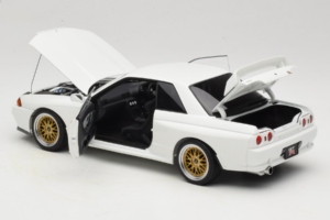 Nissan Skyline GT-R R32 V-Spec II Tuned Crystal White AUTOart 1:18 77416 Metall — Bild 5 von 8