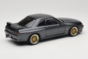 Nissan Skyline GT-R R32 V-Spec II Tuned Gun Grey Metallic AUTOart 1:18 77417 Metall — Bild 3 von 8