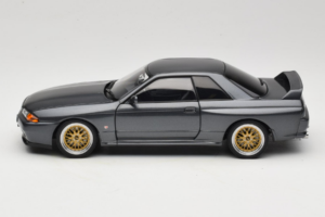 Nissan Skyline GT-R R32 V-Spec II Tuned Gun Grey Metallic AUTOart 1:18 77417 Metall — Bild 4 von 8