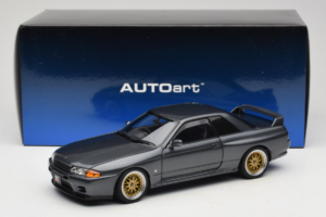 Nissan Skyline GT-R R32 V-Spec II Tuned Gun Grey Metallic AUTOart 1:18 77417 Metall — Bild 8 von 8