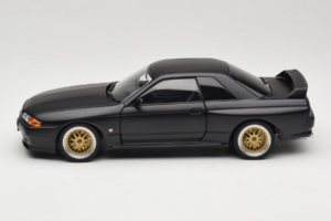 Nissan Skyline GT-R R32 V-Spec II Tuned Version Matt Black AUTOart 1:18 77418 Metall — Bild 4 von 8