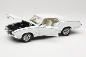 Oldsmobile Cutlass SX Weiß ERTL 1:18 33775 Metall — Bild 2 von 8