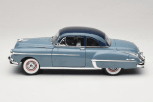 Oldsmobile 88 Blau Grease Auto World 1:18 AWSS103/06 Metall — Bild 4 von 8