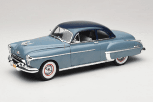 Oldsmobile 88 Blau Grease Auto World 1:18 AWSS103/06 Metall