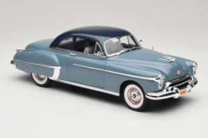 Oldsmobile 88 Blau Grease Auto World 1:18 AWSS103/06 Metall — Bild 6 von 8