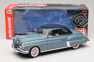 Oldsmobile 88 Blau Grease Auto World 1:18 AWSS103/06 Metall — Bild 8 von 8
