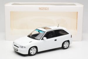 Opel Astra F GSi Blanc Casablanca Norev 1:18 183673 Metall — Bild 6 von 6