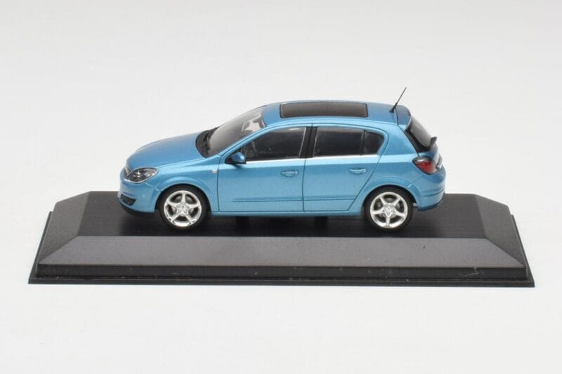 Opel Astra H Hellblau Minichamps 1:43 400043001 Metall