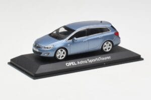 Opel Astra J Sports Tourer Blue Metallic Minichamps 1:43 400049012 Metall — Bild 2 von 4