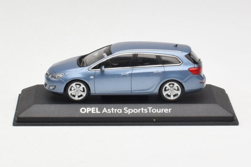 Opel Astra J Sports Tourer Blue Metallic Minichamps 1:43 400049012 Metall