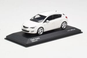 Opel Astra J Weiß Minichamps 1:43 400049001 Metall — Bild 2 von 4