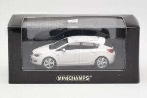 Opel Astra J Weiß Minichamps 1:43 400049001 Metall — Bild 4 von 4