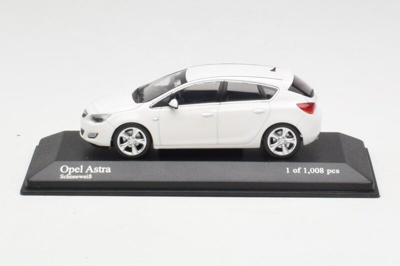 Opel Astra J Weiß Minichamps 1:43 400049001 Metall