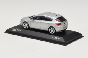 Opel Astra J Silber Minichamps 1:43 400049000 Metall — Bild 3 von 4
