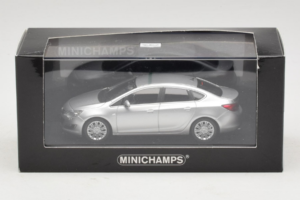Opel Astra J Silber Minichamps 1:43 410042000 Metall — Bild 5 von 5