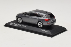 Opel Astra J Sports Tourer Minichamps 1:43 400049014 Metall — Bild 3 von 4