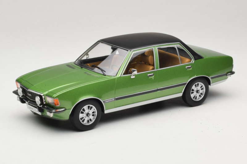 Opel Commodore B Grün MCG 1:18 MCG18565 Metall