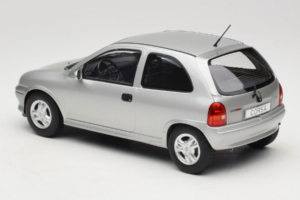 Opel Corsa B Grey Metallic MCG 1:18 MCG18515 Metall — Bild 5 von 6