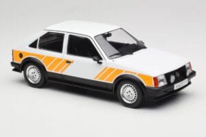 Opel Kadett D SR Weiß mit Gelbem Dekor MCG 1:18 MCG18534 Metall — Bild 4 von 6