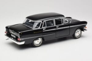 Opel Kapitan P1 Schwarz Revell 1:18 08822 Metall — Bild 3 von 8