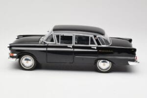 Opel Kapitan P1 Schwarz Revell 1:18 08822 Metall — Bild 4 von 8