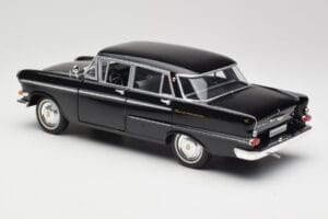 Opel Kapitan P1 Schwarz Revell 1:18 08822 Metall — Bild 7 von 8