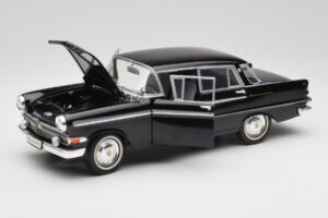 Opel Kapitan P2 Schwarz Revell 1:18 08821 Metall — Bild 2 von 8
