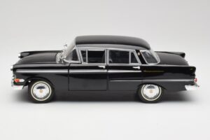 Opel Kapitan P2 Schwarz Revell 1:18 08821 Metall — Bild 4 von 8