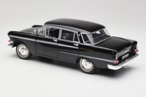 Opel Kapitan P2 Schwarz Revell 1:18 08821 Metall — Bild 7 von 8