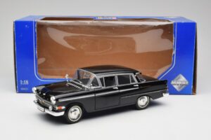 Opel Kapitan P2 Schwarz Revell 1:18 08821 Metall — Bild 8 von 8