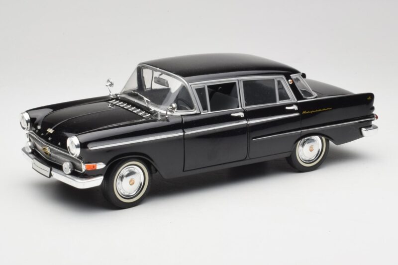 Opel Kapitan P2 Schwarz Revell 1:18 08821 Metall