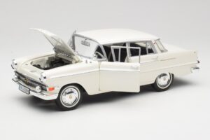 Opel Kapitan P2 Weiß Revell 1:18 08821-M1 Metall — Bild 2 von 8