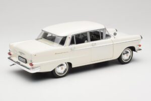 Opel Kapitan P2 Weiß Revell 1:18 08821-M1 Metall — Bild 3 von 8
