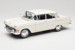 Opel Kapitan P2 Weiß Revell 1:18 08821-M1 Metall