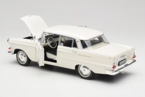 Opel Kapitan P2 Weiß Revell 1:18 08821-M1 Metall — Bild 5 von 8
