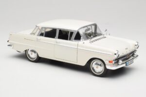 Opel Kapitan P2 Weiß Revell 1:18 08821-M1 Metall — Bild 6 von 8