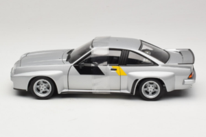 Opel Manta 400 Homologation Silber Revell 1:18 8491 Metall — Bild 3 von 6