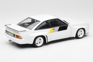 Opel Manta 400 Homologation Weiß Revell 1:18 8819 Metall — Bild 3 von 8