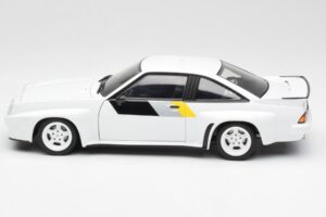 Opel Manta 400 Homologation Weiß Revell 1:18 8819 Metall — Bild 4 von 8