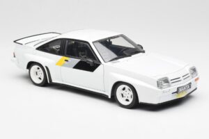 Opel Manta 400 Homologation Weiß Revell 1:18 8819 Metall — Bild 6 von 8